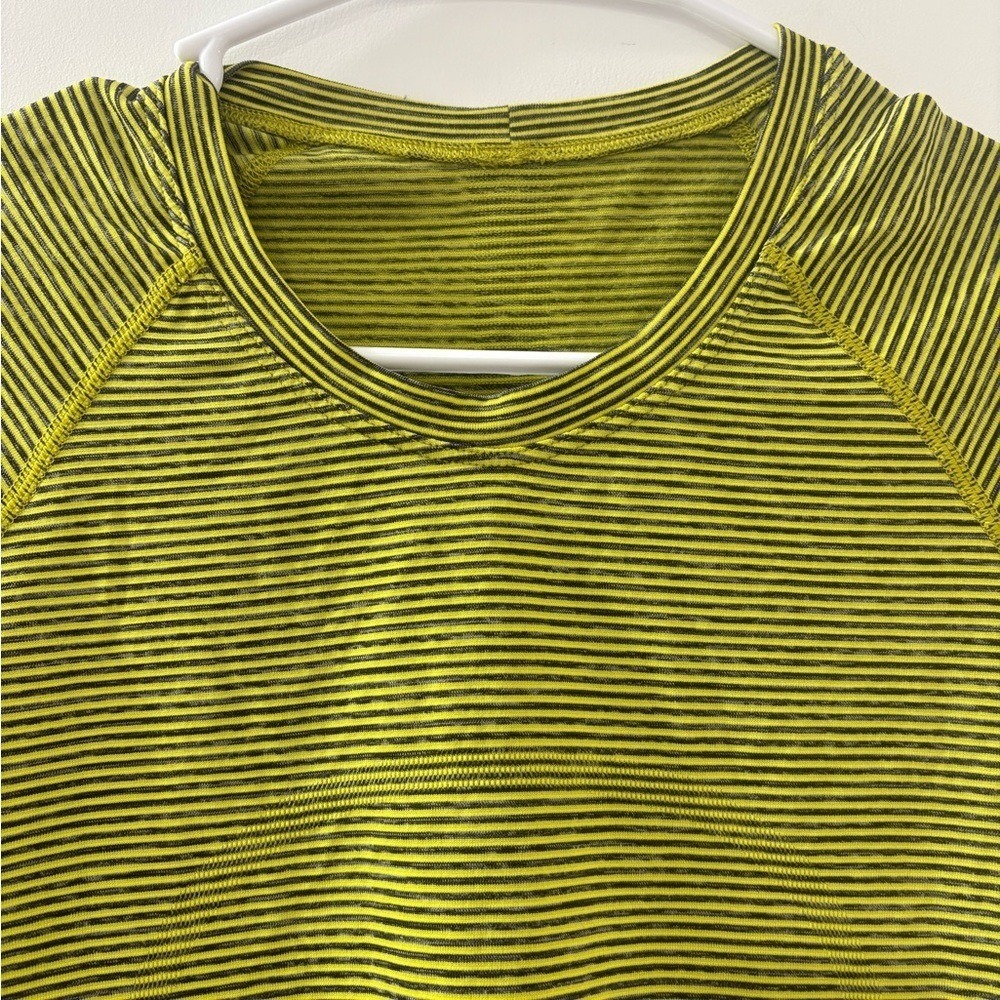 Lululemon Swiftly Tech Short Sleeve 2.0 Sonic Yellow Size 6 - Picture 10 of 13